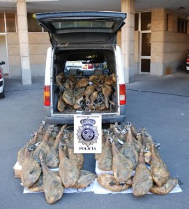 Piezas de ibérico recuperadas tras el robo