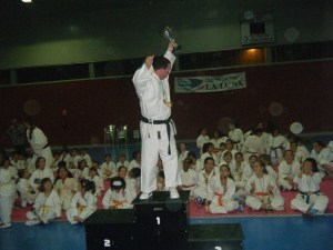 Uno de los deportistas de la Luna durante la entrega de trofeos